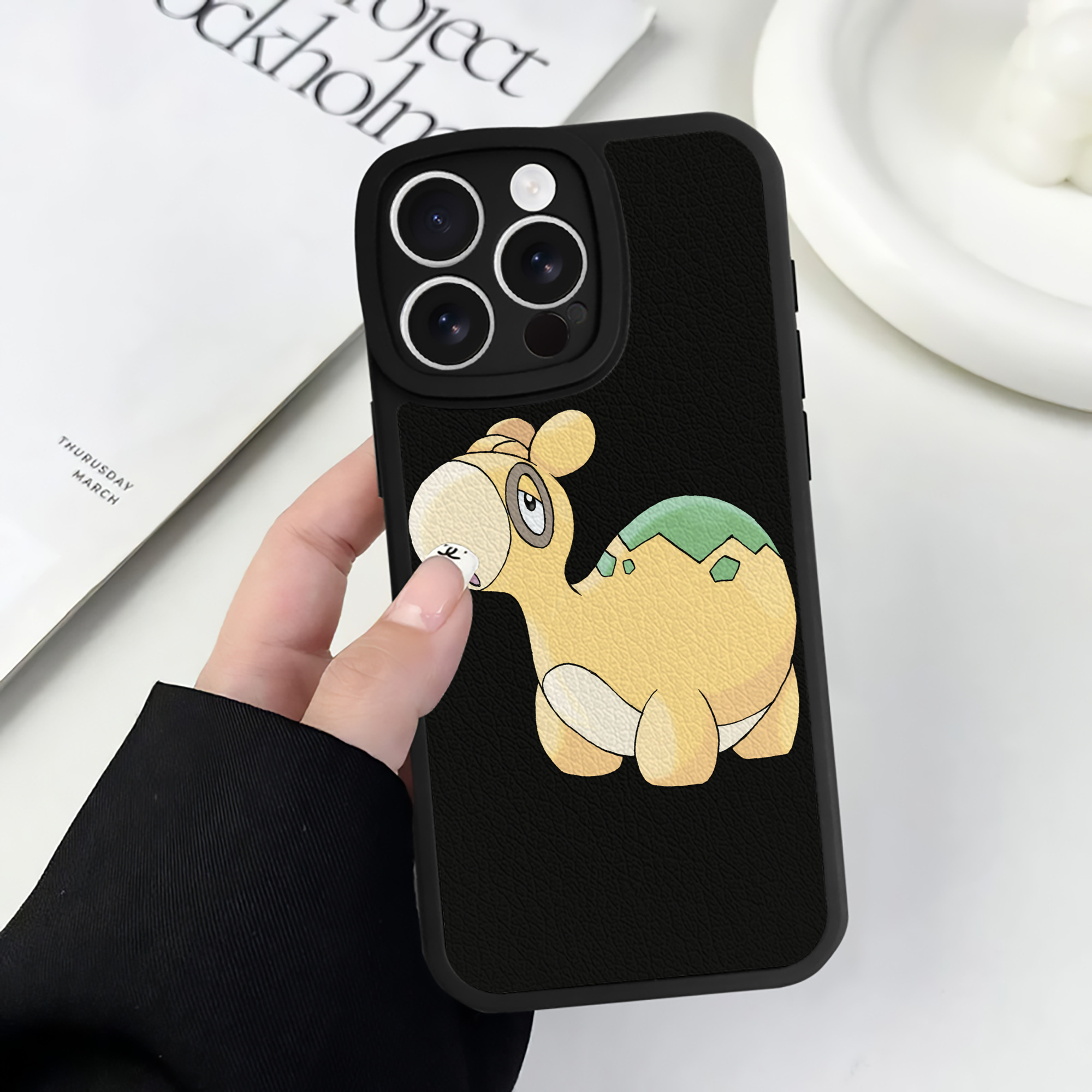 （画像用） ポケットモンスター Pokémon 【iPhone 16シリーズ対応】シリコンスマホケース（レザー調） 材質：シリコン